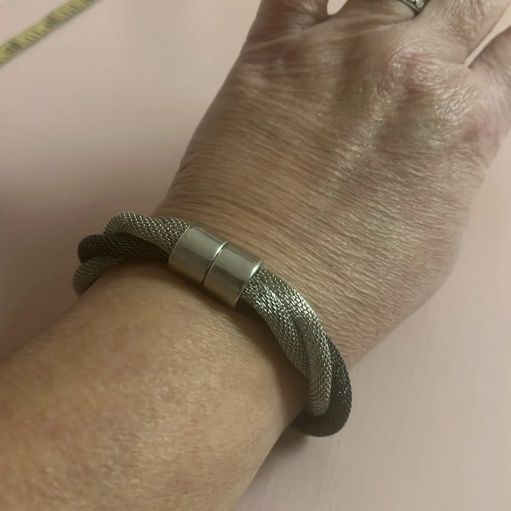 Magnetic clasp metal bracelet